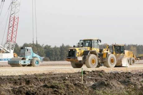 Travaux préparatoire à l'implantation d'une usine de production de panneaux photovoltaïques en France, à Blanquefort. Le projet a été annulé, manifestement suite aux revirements concernant la politique de soutien à la filière en 2011 construction_arretee
